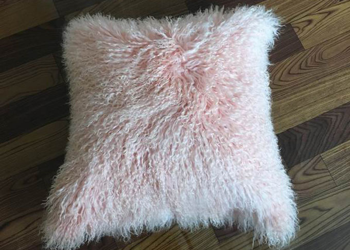 Almohada de tiro decorativa de la zalea mongol larga rosada del caramelo con la sola piel echada a un lado